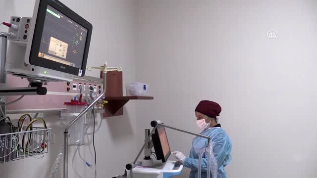19'LA SAVAŞI ANLATIYOR - "Sağlık çalışanlarının sırılsıklam olduklarını insanlarımız görse daha...