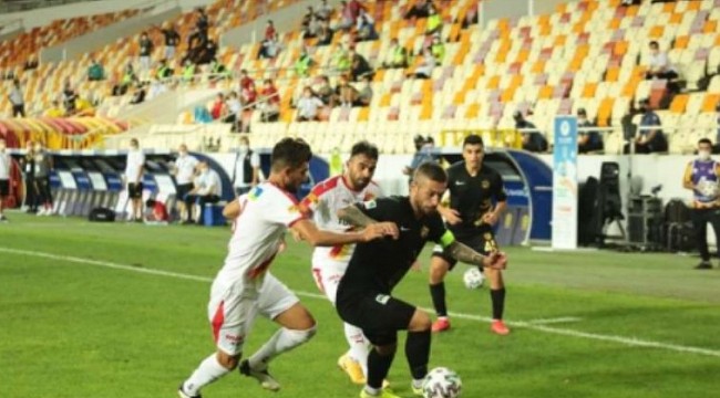 Kadın futbolcu Yuki Nagasato, erkek futbol takımı Hayabusa Eleven'a transfer oldu
