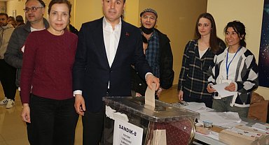 Balıkesir'in 20 ilçesinde vatandaşlar sandıkları doldurdu