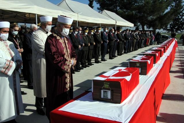 Πραγματοποιήθηκε τελετή για 14 μάρτυρες που εκταφίστηκαν από μαζικούς τάφους μετά από 46 χρόνια – – Gazete Demokrat