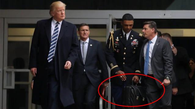 ABD'de gündem, Trump'ın "Nükleer futbol topu" isimli çantayı Biden'a nasıl teslim edeceği