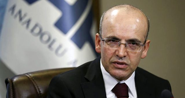 Adı Babacan'ın partisiyle anılan Mehmet Şimşek, Doha'da Nusret'le çektirdiği fotoğrafı paylaştı