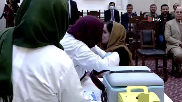 - Afganistan'da Covid-19'a karşı aşılama başladı- İlk aşı gazeteciye yapıldı