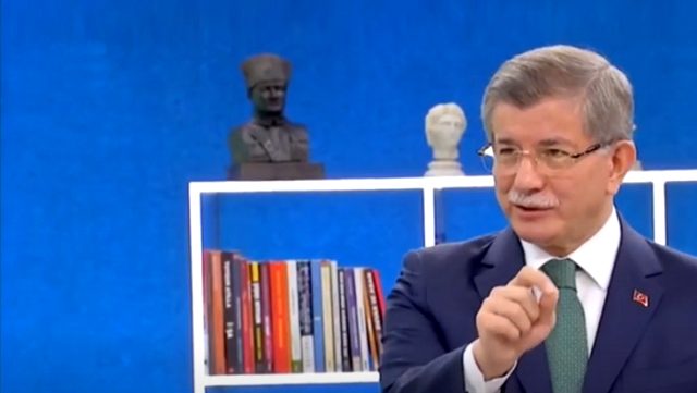 Ahmet Davutoğlu, infaz düzenlemesinde Bahçeli'yi işaret edip örtülü af olarak değerlendirdi