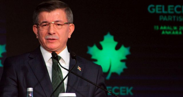 Ahmet Davutoğlu, şahsına karşı işlenen suçlara ilişkin davalarından feragat etti