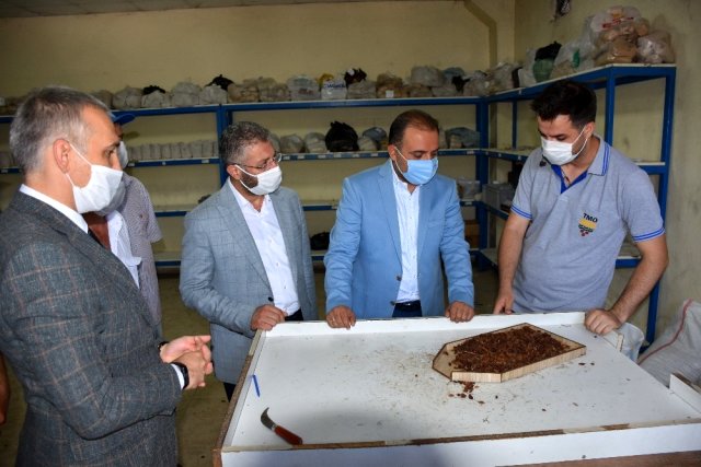 AK Parti'li Baybatur'dan CHP'li Özel'e üzüm yanıtı