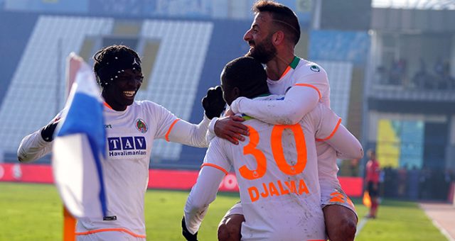 Alanyaspor, Kasımpaşa'ya 3-2 yenilmesine rağmen kupada çeyrek finale yükseldi
