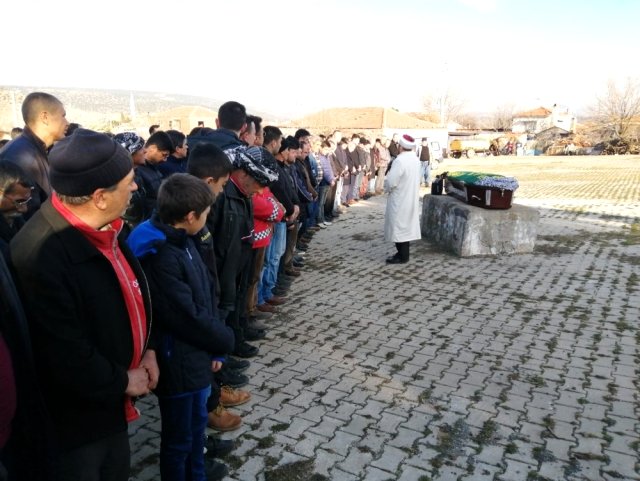 Alevlerin arasında kalan 11 yaşındaki Merve'ye hüzünlü veda