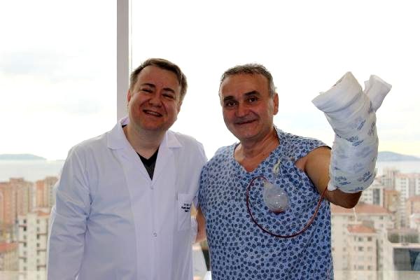 Almanya ve Bulgaristan'da kesilir denilen parmağı Türk doktorlar kurtardı