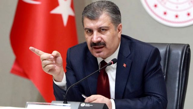Bakan Koca'dan hemşirelere yanıt: Hakkımda özür dile kampanyası başlattığınız doğru mu?