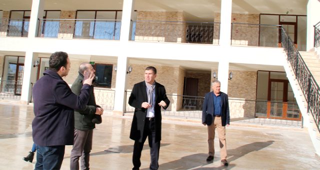 Burdur Belediye Başkanı, sigarayı bırakan personellerine çeyrek altın verileceğini duyurdu