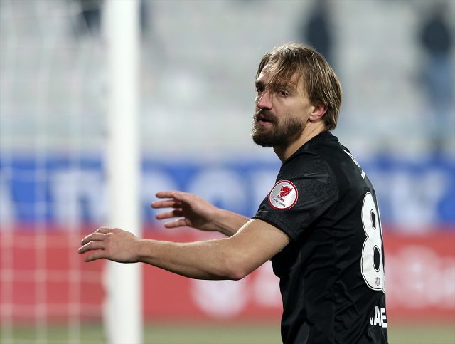 Caner Erkin'in yaptığı "Günaydın" paylaşımı, taraftarların kafasında soru işareti bıraktı