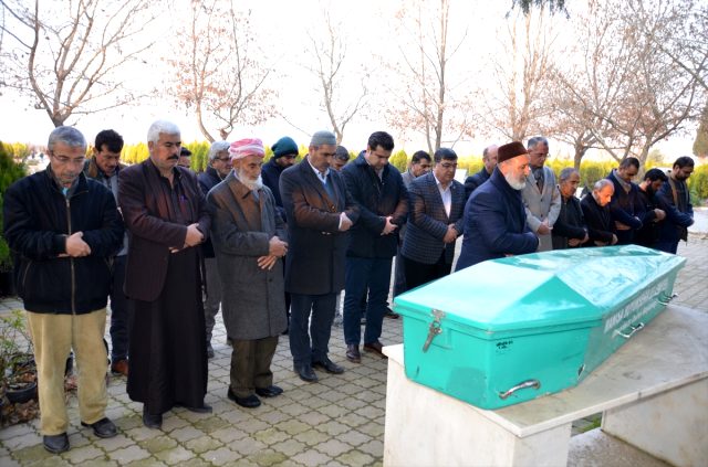 Çeşme'de teknenin batması sonucu ölen 11 düzensiz göçmenden 8'i toprağa verildi