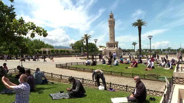 Cuma namazı salgın sonrası ilk kez kılındı (2)