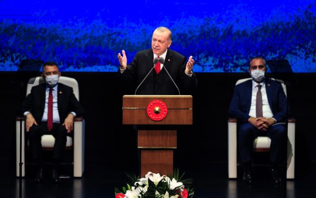Cumhurbaşkanı Erdoğan: "Türkiye, bugün 60 milyar dolar bütçeli 700 projeye ulaşmıştır"