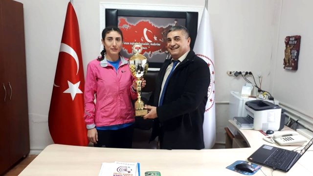 'Cumhuriyet Şehitleri Ulusal Koşusu'nu Sebahat Akpınar kazandı