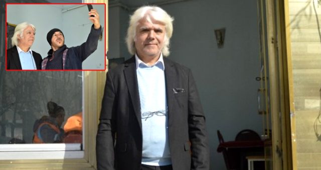 Cüneyt Arkın'a benzeyen kıraathane işletmecisi, fotoğraf çektirmekten çaylara yetişemiyor