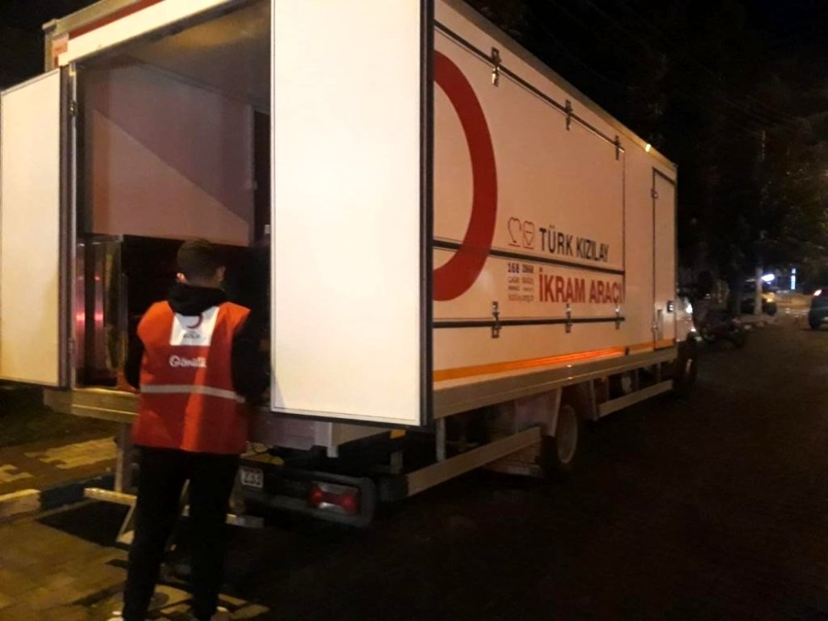 Denizli'den deprem bölgesine aşevi aracı gönderildi