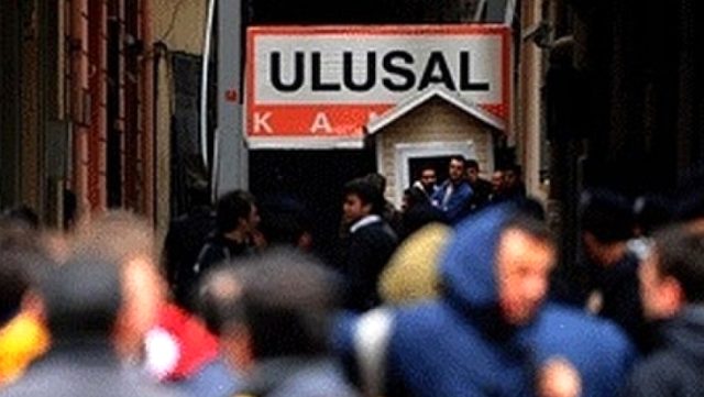 Doğu Perinçek canlı yayındayken Ulusal Kanal'da yangın çıktı