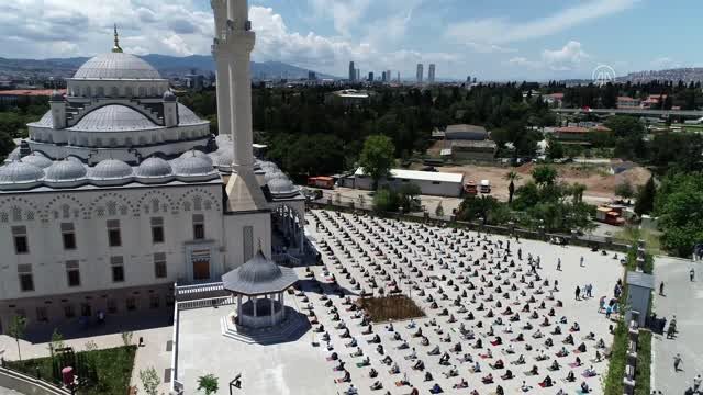 (DRONE) Cuma namazı, salgın sonrası ilk kez kılındı (3)