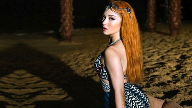 Ece Seçkin'den takipçilerini güldüren karantina paylaşımı! Kendini streçe sardı
