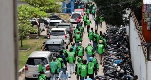 Endonezya'da taksiciler, 6 aylık bebeğin cenazesini vermeyen hastaneyi bastı