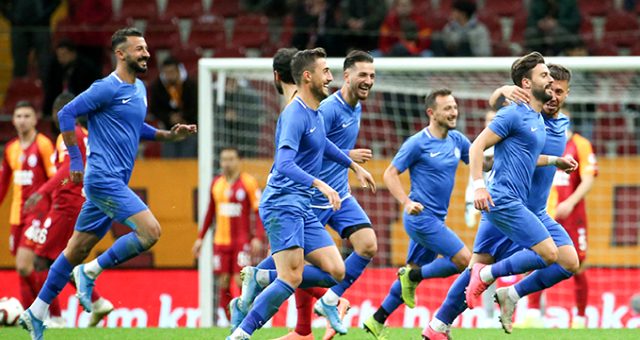Galatasaray, Tuzlaspor'a 2-0 yenildi
