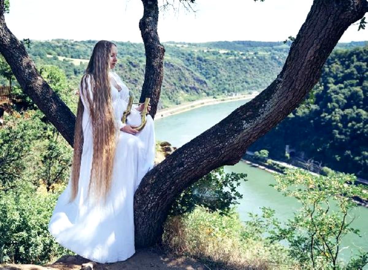 Gerçek Rapunzel Almanya'da bulundu: 16 yaşından beri saçını uzatıyor