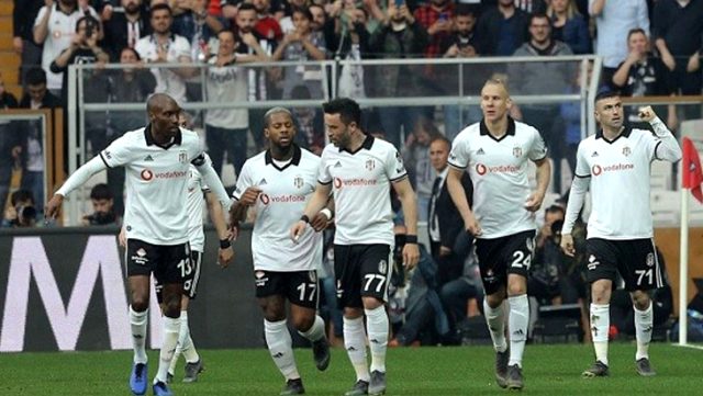 İndirim talebini reddedip tatile çıktığı için Vida'ya sinirlenen Başkan Çebi, oyuncunun menajerine kulüp bulması yönünde talimat verdi
