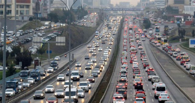 İstanbul'da tatil trafiği başladı! Yoğunluk yüzde 70'e ulaştı