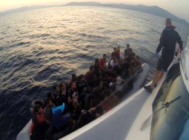 İzmir'de 142 kaçak göçmen yakalandı