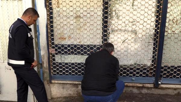 İzmir'de depoya baskın; kilolarca sakatat ve pişirilmiş kelle bulundu (2)