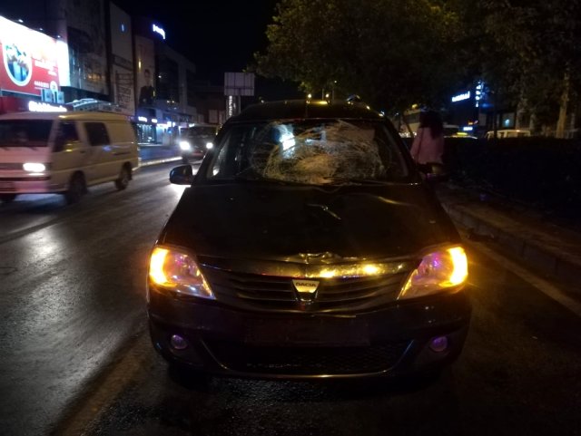 İzmir'de otomobilin çarptığı kişi ağır yaralandı