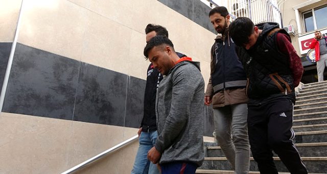 Kendilerine 'Ninja Kaplumbağalar' diyen hırsızlar suçüştü yakalandı