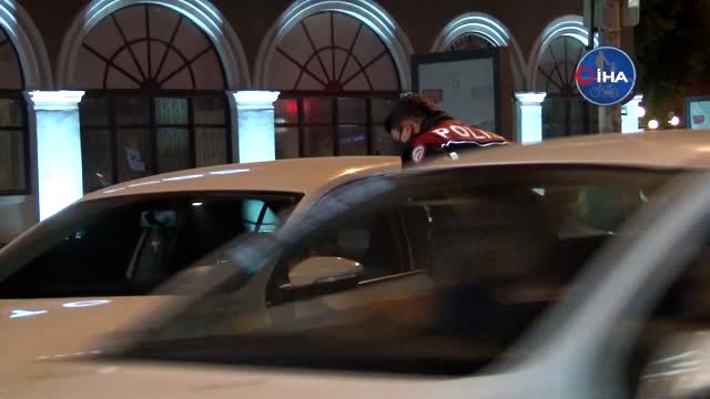 Kısıtlamanın bitmesiyle vatandaşlar araçlarıyla yollara çıktı, benzinliklerde araç kuyrukları oluştu
