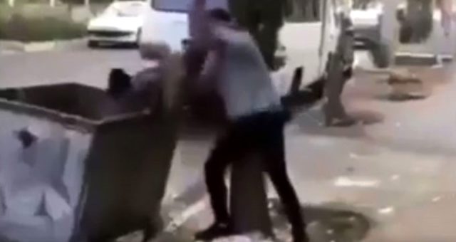 Küçük çocuğun çöp konteynerine atıldığı görüntüye tepkiler yağıyor!