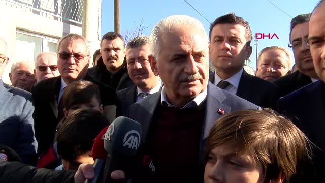 Manisa'da sarsıntılar devam ediyor, halk evlerine girmiyor