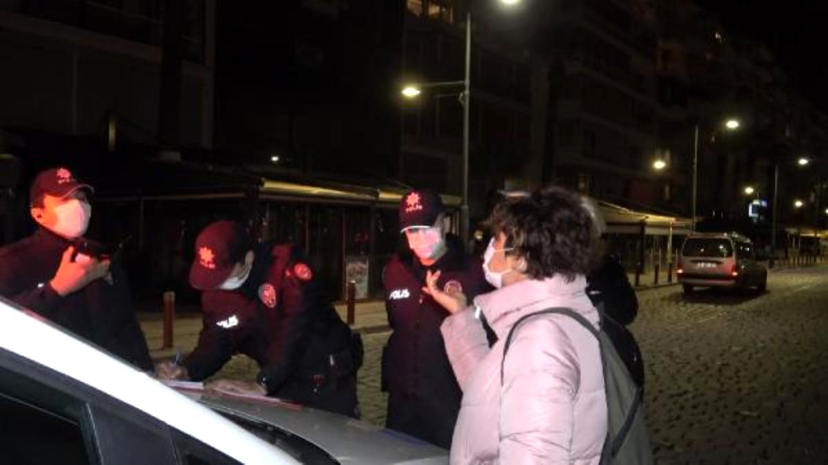 Maskesiz gezen kadın, işlem yapan polislere tepki gösterdi: Ne sanıyorlar bunlar kendini