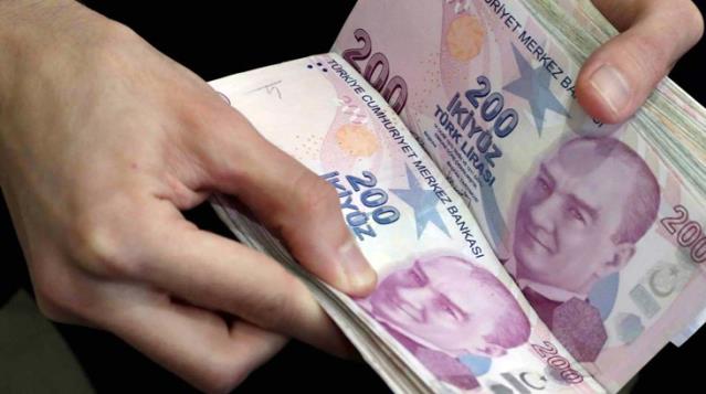 Memur-Sen seyyanen zam talebini Hazine ve Maliye Bakanı Lütfi Elvan'a iletti