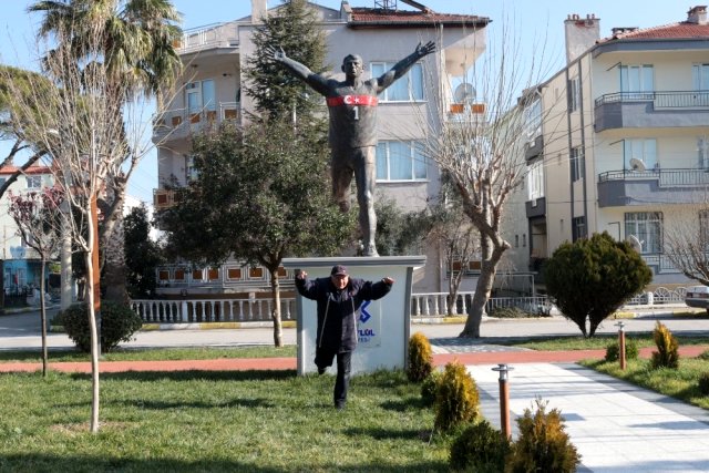 Milli Atlet İsmail Akçay'ın ismi İzmir'de ölümsüzleşiyor