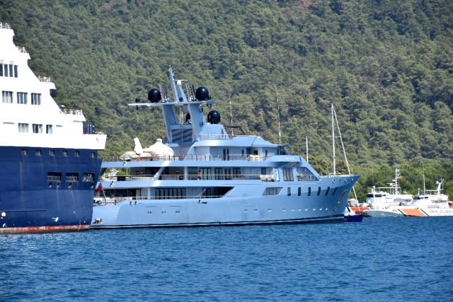 Milyon dolarlık megalüks yat Marmaris Limanı'na demir attı