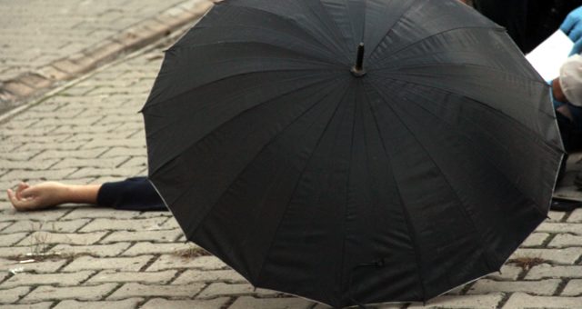 Öğretmen eşine "Elveda Ayşem" mesajı gönderip 10. kattan atladı
