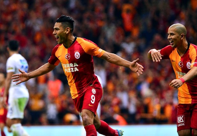 Radamel Falcao ilk maçında golle tanıştı