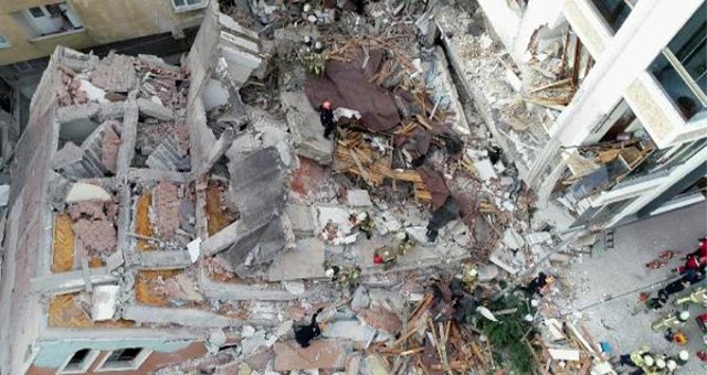 Son dakika: Bahçelievler Belediye Başkanı Hakan Bahadır: Binanın yarın yıkılması planlanıyordu, bugün bir şekilde yan yattı