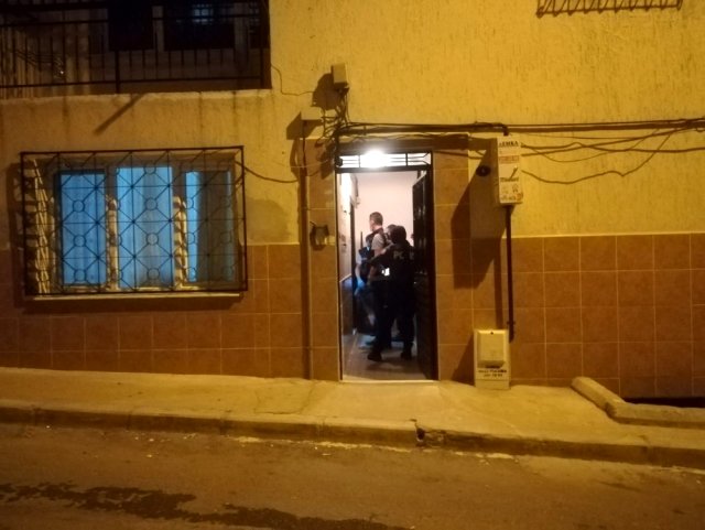 Son dakika haber! İzmir'de kaçak alkol içtiği iddia edilen kişi hastaneye kaldırıldı