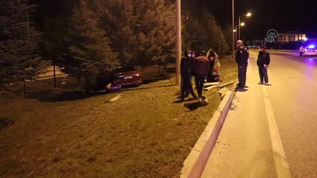 Son dakika haber: Otomobille çarpışan tırın sürücüsü kaza yaptığını fark etmeyince ilginç anlar yaşandı