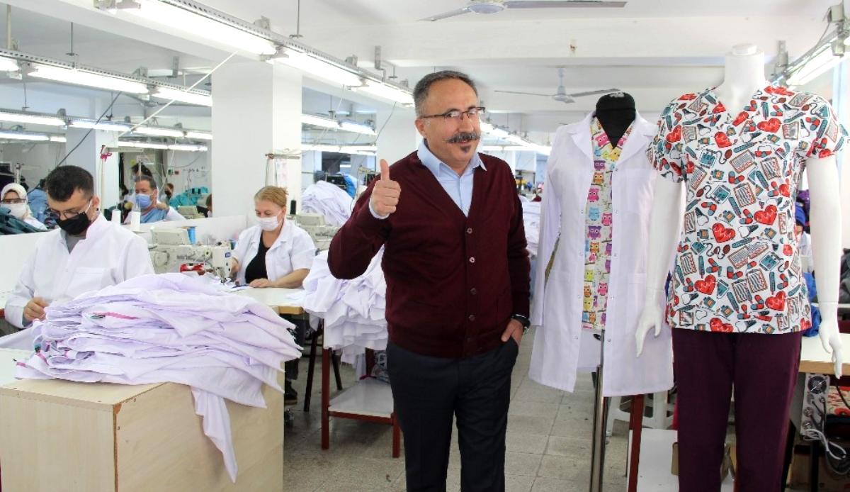 Son dakika haberleri | Pandemi ile savaşan sağlık ordusunu onlar giydiriyor