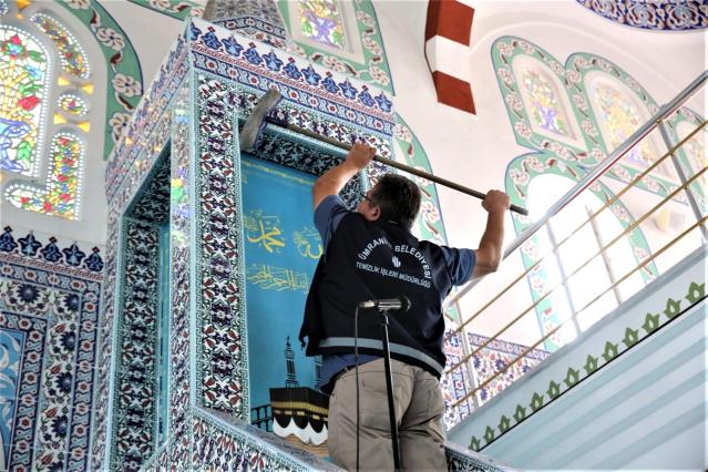 Ümraniye'de ibadethaneler Ramazan'a hazır