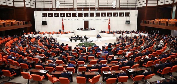 AKP'li Vekillerden Olmayan Teklife İmza