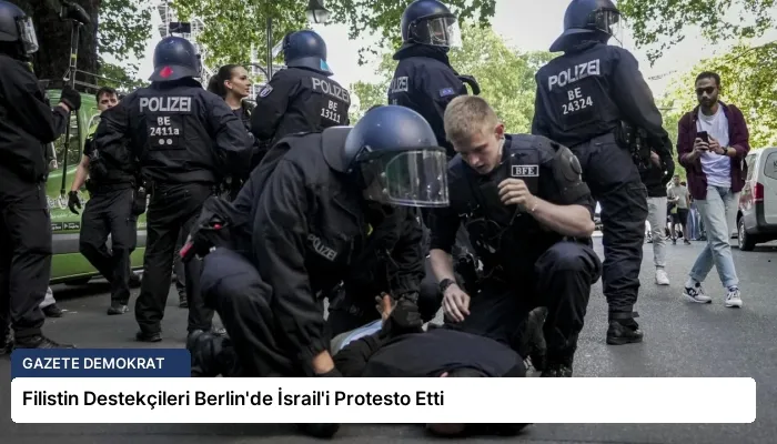 Filistin Destekçileri Berlin’de İsrail’i Protesto Etti